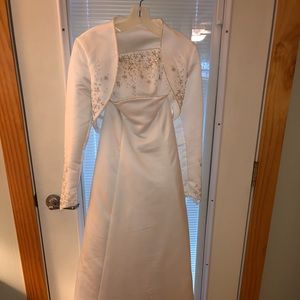 Jacquelin wedding dress size 6.  Satin white